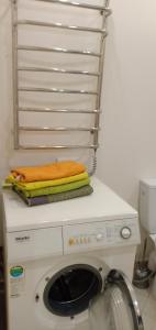 Un lave-linge et des serviettes sont fournis. dans l'établissement Kaunas Downtown Apartments, à Kaunas
