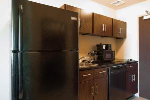 Kuchyň nebo kuchyňský kout v ubytování Cobblestone Inn & Suites - Eads