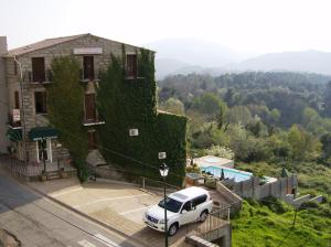Nespecifikovaný výhled na hory nebo výhled na hory při pohledu z hotelu