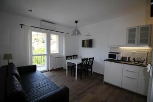 Kuchyň nebo kuchyňský kout v ubytování Apartments Ivan Zaton