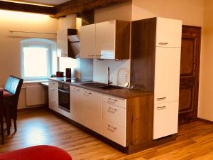 Kuchnia lub aneks kuchenny w obiekcie Ferienwohnung Klampfermühle