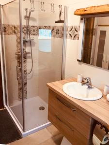 Łazienka w obiekcie Ferienwohnung Klampfermühle