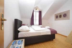 Łóżko lub łóżka w pokoju w obiekcie City Apartments Mozart