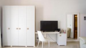 TV a/nebo společenská místnost v ubytování Kitewind Apartamentos Cabarete