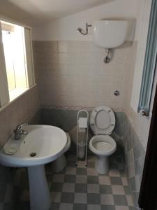 A bathroom at Alloggio Turistico Civico 4