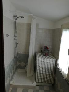 A bathroom at Alloggio Turistico Civico 4