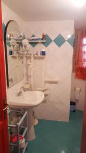 Et badeværelse på la tonnara + 11 billeder