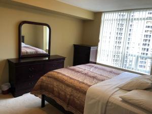 Postel nebo postele na pokoji v ubytování Mississauga Furnished Apartments + 27 fotografií