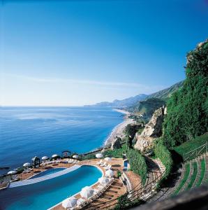 Een luchtfoto van Baia Taormina Hotels & Spa