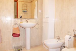 A bathroom at Casa Valdelagrana Playa