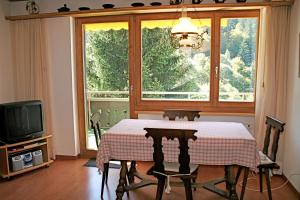Imagen de la galería de Monami Apartments Klosters, Apt. Solavers No 1, en Klosters 12 fotos más