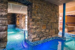 Bazén v ubytovaní Balneario Caldas de Luna alebo v jeho blízkosti