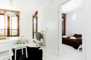 a bedroom with a bed and a desk and a mirror at Apartamenty Olympic Park by Renters in Kołobrzeg