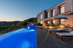 Bazén v ubytování B&B Casa Colleverde nebo v jeho okolí