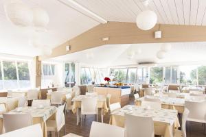 Restaurace v ubytování Hotel Baia Del Sole