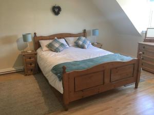 Posteľ alebo postele v izbe v ubytovaní Herb Wood Cottage