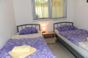 Postel nebo postele na pokoji v ubytování Apartmani Ivišić
