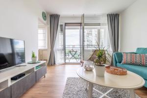 Televízia a/alebo spoločenská miestnosť v ubytovaní Hendrix Bridge Apartment 2