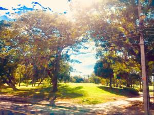 Zahrada ubytování HERMOSA CASAQUINTA FAMILIAR CONDOMINIO CAMPESTRE EL PEÑON Piscina Privada Campo de Golf