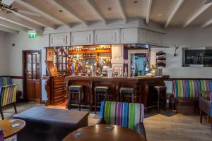 Lounge atau bar di The Masons Arms Hotel