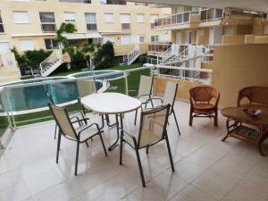 Bazén v ubytovaní Parquemar VIII Solo Familias Serviplaya alebo v jeho blízkosti