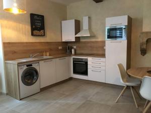 a kitchen with a washer and a sink and a dishwasher at Chez Maufoux - Centre - Hospices - Climatisation in Beaune