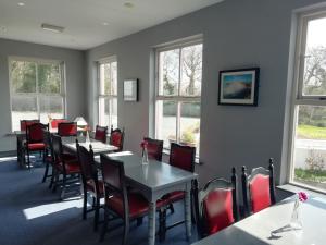 A seating area at The Burren Hostel - Sleepzone