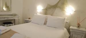Posteľ alebo postele v izbe v ubytovaní Paros Paradise Apartments