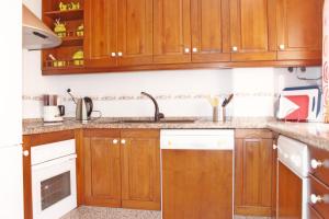 A kitchen or kitchenette at Casa Valdelagrana Playa