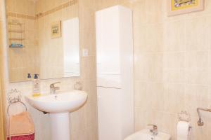 A bathroom at Casa Valdelagrana Playa