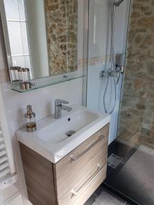 Koupelna v ubytování Les Chambres d'Orsay