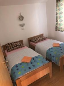 Postel nebo postele na pokoji v ubytování Apartmani BAU BAB