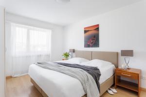 Postel nebo postele na pokoji v ubytování Swiss Star Aussersihl - Self Check-In