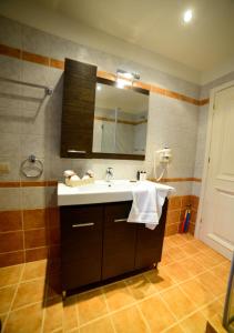 Koupelna v ubytování Focalion Castle Luxury Suites
