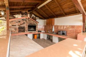 een keuken met een stenen open haard en een aanrecht bij Apartments Koteski in Ohrid