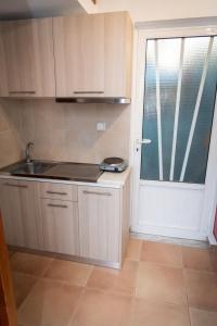 A kitchen or kitchenette at PANOS APARTMENTS