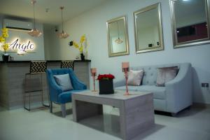 Uma TV ou centro de entretenimento em Hotel Anglo