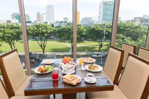 Makanan di atau berdekatan hotel