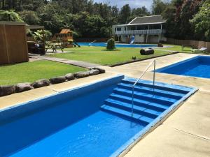 Kolam renang di atau di dekat Sapphire Springs Holiday Park and Thermal Pools