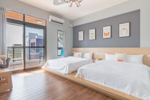 a bedroom with a large bed and a large window at Penghu Clouds in Magong