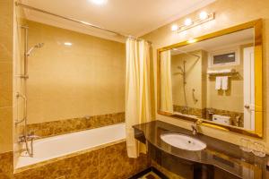 Koupelna v ubytování Huong Sen Annex Hotel