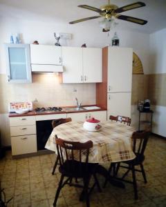 Residenza Mediterraneoにあるキッチンまたは簡易キッチン