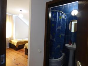 Vonios kambarys apgyvendinimo įstaigoje Anano Guest House