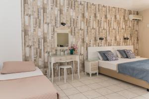 Ένα ή περισσότερα κρεβάτια σε δωμάτιο στο Silver Sun Studios & Apartments 