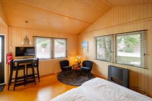 Μια τηλεόραση ή/και κέντρο ψυχαγωγίας στο Centre beach lodge