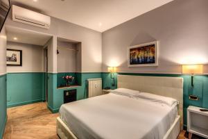 Postel nebo postele na pokoji v ubytování Hotel Taormina