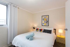 A bed or beds in a room at Stay Okay Central - Fremantle