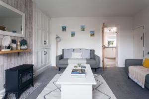 Khu vực ghế ngồi tại Harpur Cottage