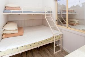 Krevet ili kreveti na kat u jedinici u objektu Paradise Tourist Park