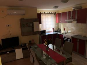 Kuchyň nebo kuchyňský kout v ubytování Apartmani BAU BAB